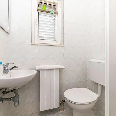 Apartment Beautiful In Kastel Luksic With Wifi
