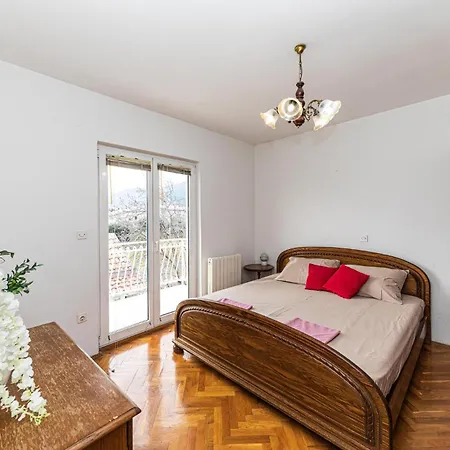 Beautiful In Kastel Luksic With Wifi Apartment Kastela