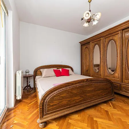 Apartment Beautiful In Kastel Luksic With Wifi *