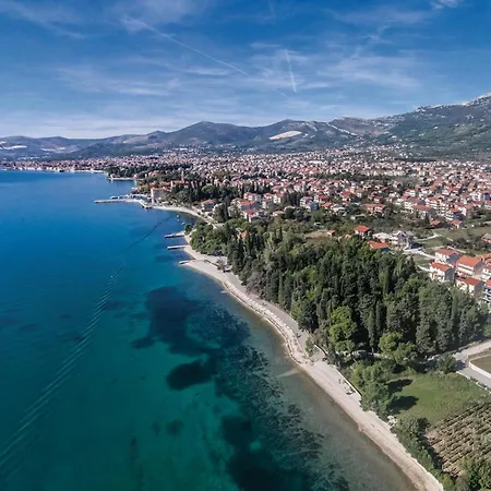 Beautiful In Kastel Luksic With Wifi Apartment