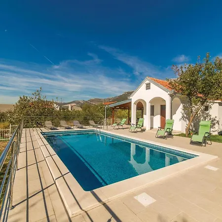 Beautiful In Kastel Luksic With Wifi Apartment Kastela