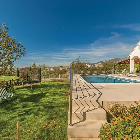 Beautiful In Kastel Luksic With Wifi Apartamento