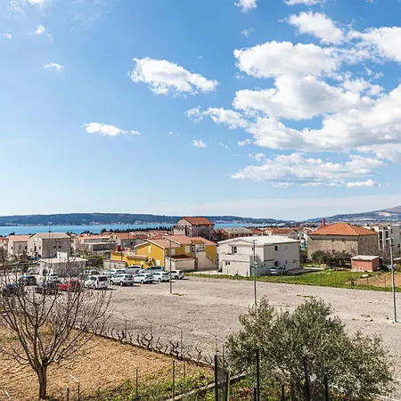 Beautiful In Kastel Luksic With Wifi Apartment *